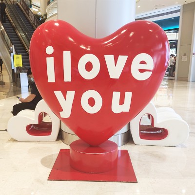 爱心造型玻璃钢雕塑商场酒店创意雕塑