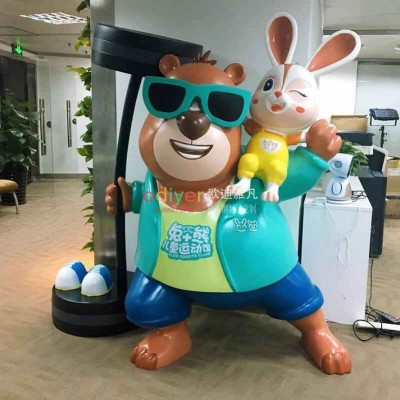 玻璃钢卡通熊雕塑兔子组合动物造型摆件 玻璃钢卡通熊雕塑兔子组合动物造型摆件