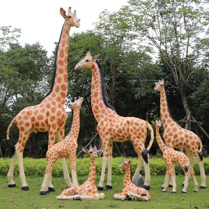 长颈鹿玻璃钢雕塑室外动物园林景观雕塑