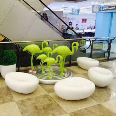 玻璃钢凹面鹅卵石坐凳美陈鹤雕塑组合