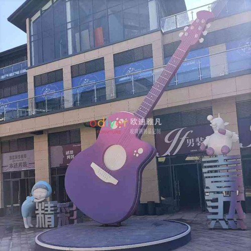玻璃钢小提琴改造型雕塑商业广场异形摆件 玻璃钢小提琴改造型雕塑商业广场异形摆件