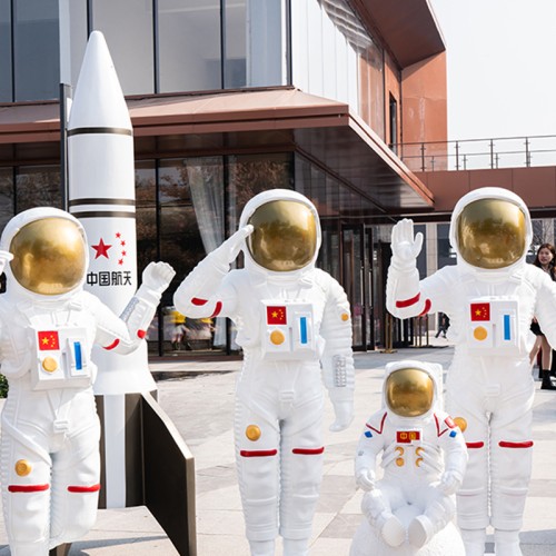 太空人物玻璃钢雕塑美陈宇航员景观摆件 太空人物玻璃钢雕塑美陈宇航员景观摆件