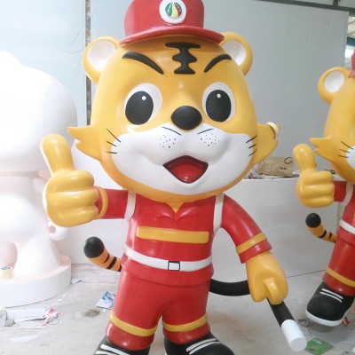 玻璃钢老虎雕塑卡通公仔消防员雕塑摆件