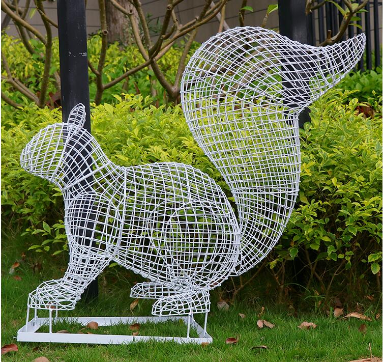 不锈钢镂空松鼠雕塑，园林户外草坪装饰摆件!