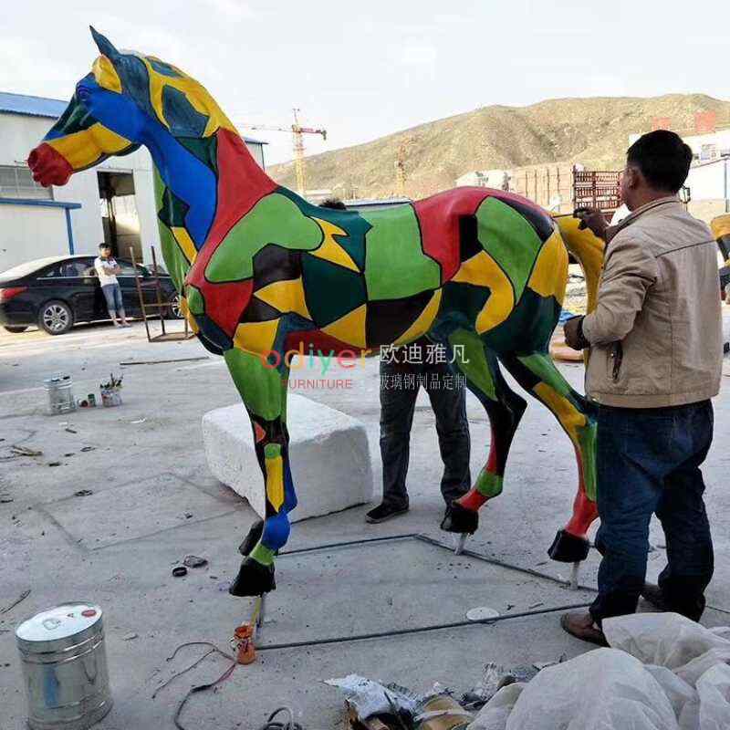 彩绘马玻璃钢雕塑动物景观雕塑
