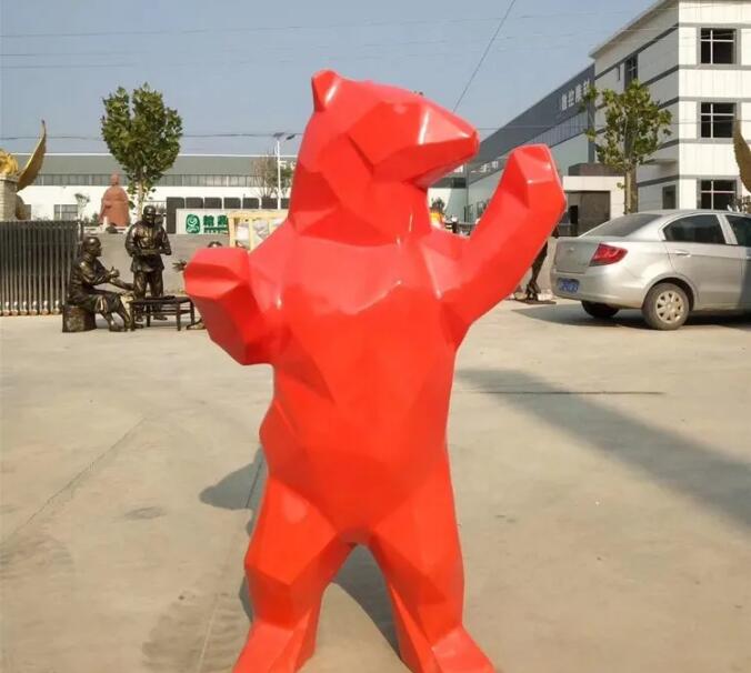 　玻璃钢切面熊雕塑，一款很火的雕塑！