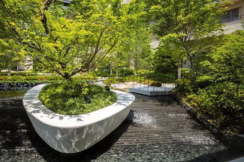 户外公园广场适合摆放什么样的玻璃钢树池坐凳?