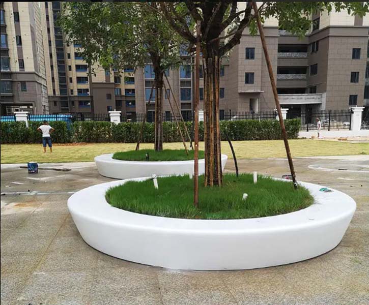 户外公园广场适合摆放什么样的玻璃钢树池坐凳?